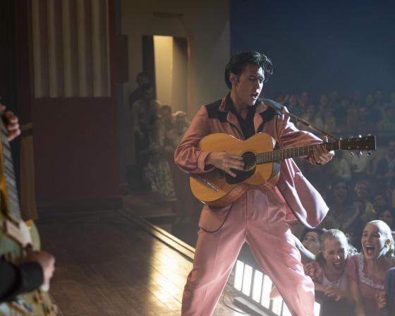  Elvis angolul, magyar felirattal